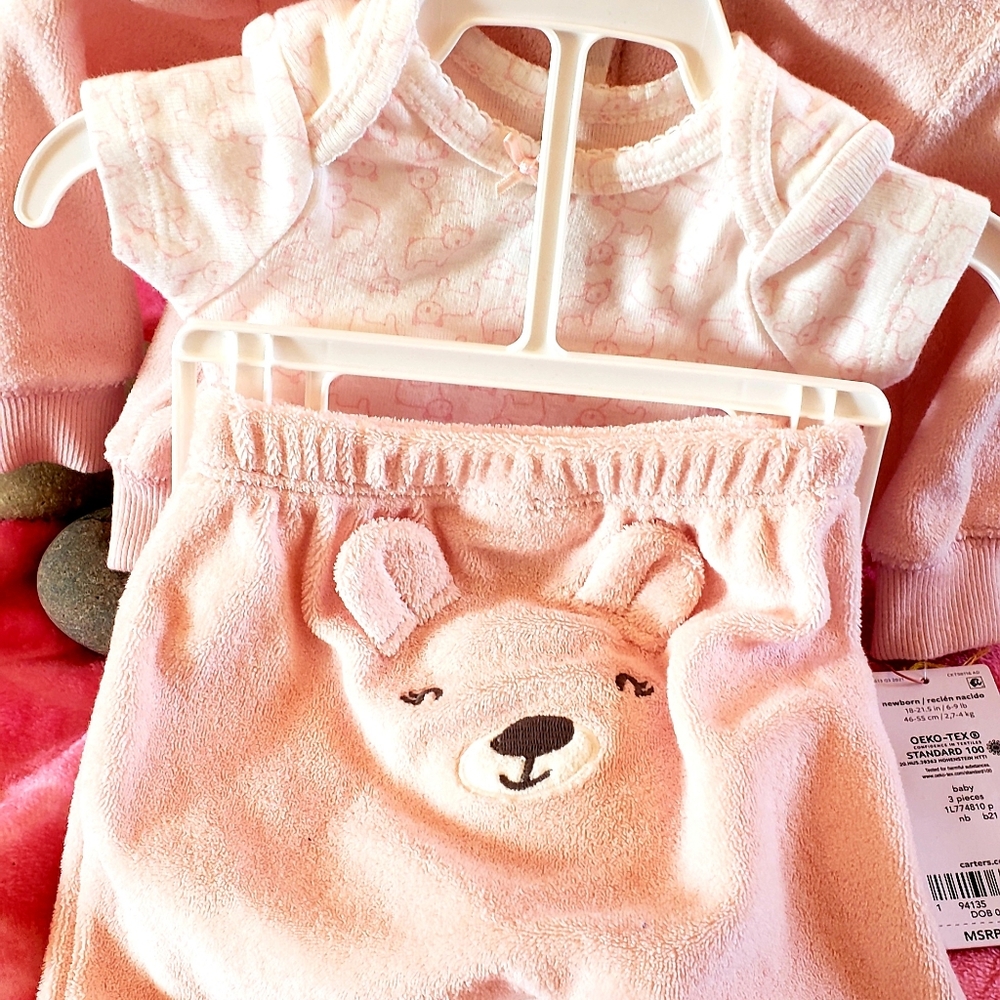 CARTER'S 3 piece set. Size NB. Never worn NWT.